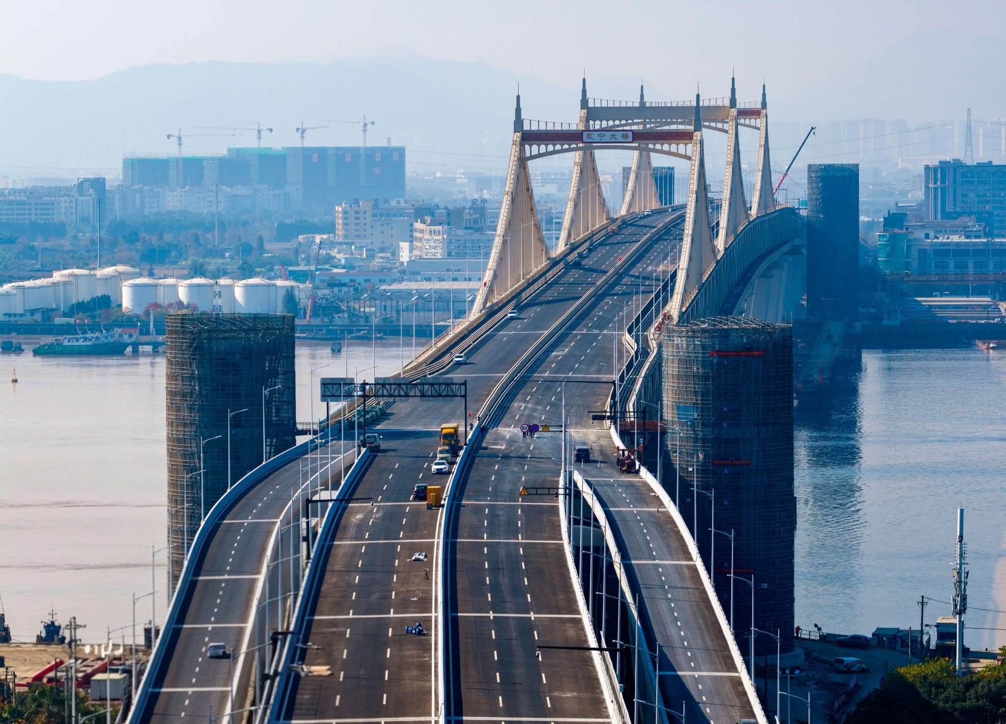 Хоёр давхар Юннин гүүрийн бүтээн байгуулалт үргэлжилж байна